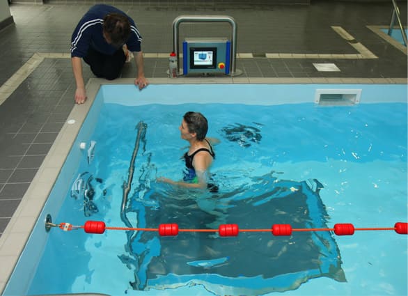 Vous avez une piscine ? Faites-en un espace de rééducation et de fitness avec le tapis Fusion.